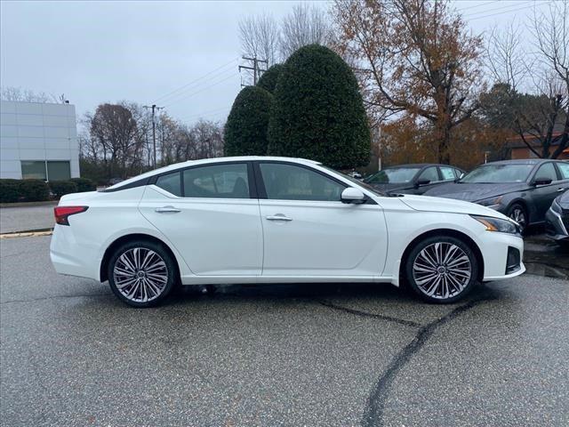 new 2025 Nissan Altima car, priced at $33,087