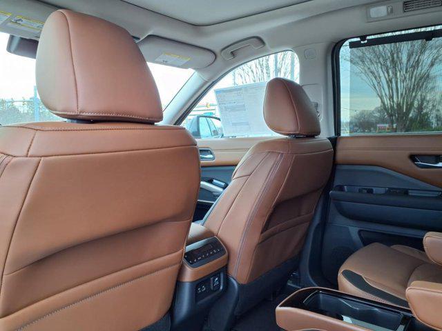 new 2025 Nissan Pathfinder car, priced at $48,250