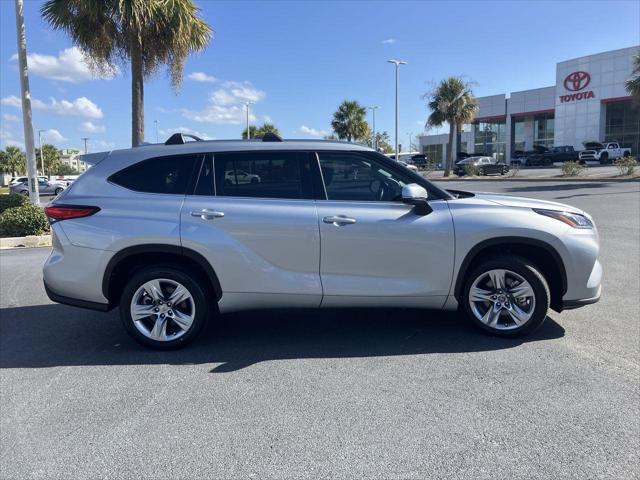 used 2022 Toyota Highlander car, priced at $38,945