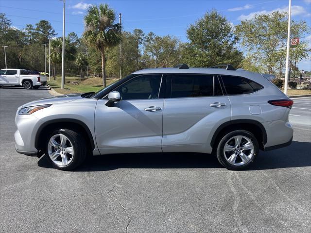 used 2022 Toyota Highlander car, priced at $37,877