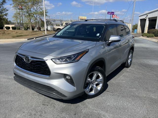 used 2022 Toyota Highlander car, priced at $37,877