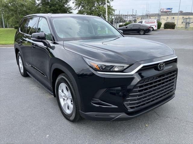 new 2025 Toyota Highlander car, priced at $45,505