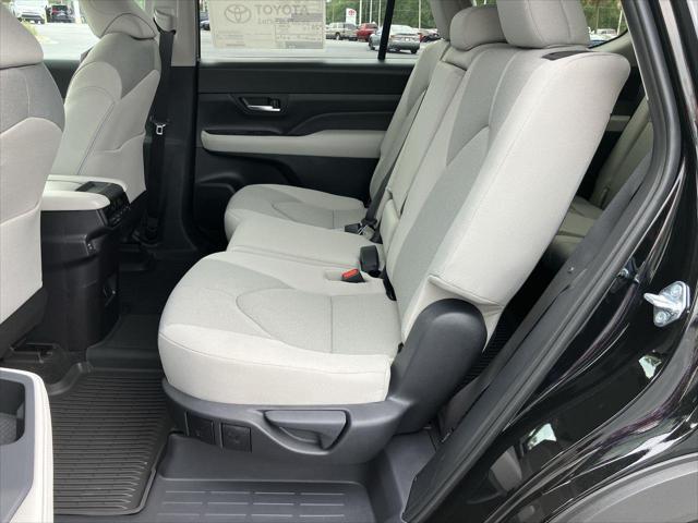 new 2025 Toyota Highlander car, priced at $45,505