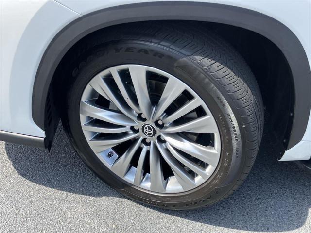 used 2023 Toyota Highlander car, priced at $49,901