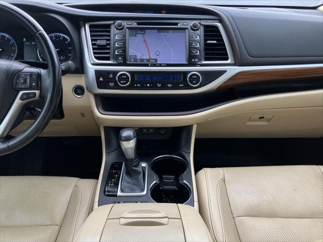 used 2018 Toyota Highlander car, priced at $25,395