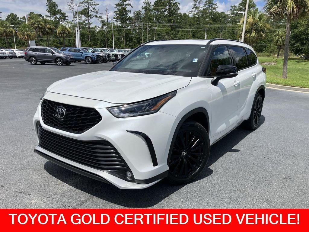 used 2023 Toyota Highlander car, priced at $41,904