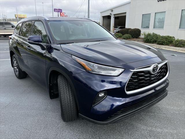 used 2022 Toyota Highlander car, priced at $35,900