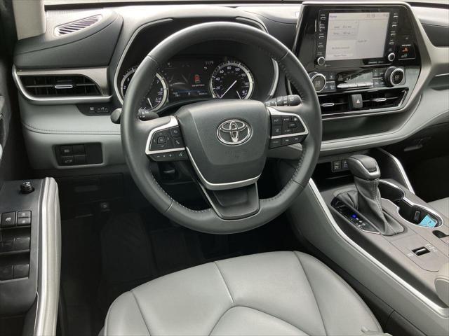 used 2022 Toyota Highlander car, priced at $35,900