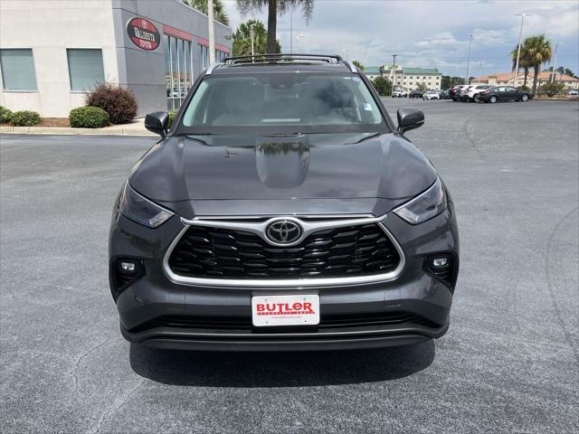 used 2023 Toyota Highlander car, priced at $41,903