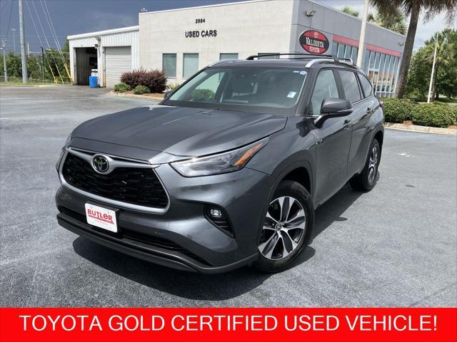 used 2023 Toyota Highlander car, priced at $41,903