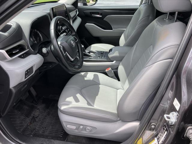 used 2023 Toyota Highlander car, priced at $41,903