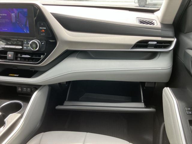 used 2023 Toyota Highlander car, priced at $41,903