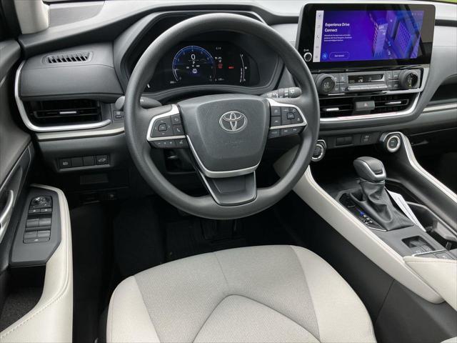 used 2025 Toyota Highlander car, priced at $45,901