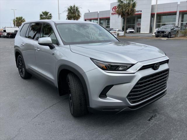 used 2025 Toyota Highlander car, priced at $45,901