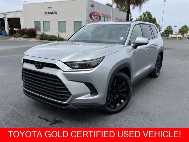 used 2025 Toyota Highlander car, priced at $45,702