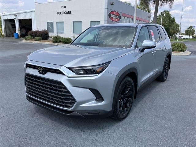 used 2025 Toyota Highlander car, priced at $45,901