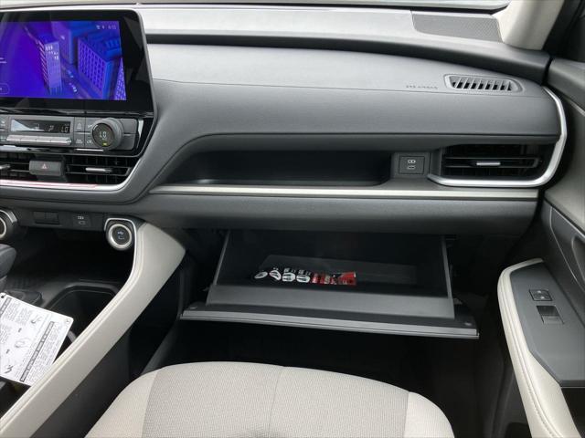 used 2025 Toyota Highlander car, priced at $45,901