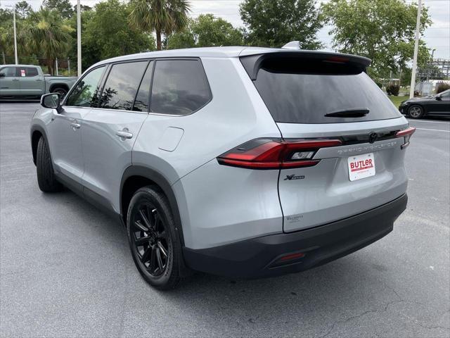 used 2025 Toyota Highlander car, priced at $45,901