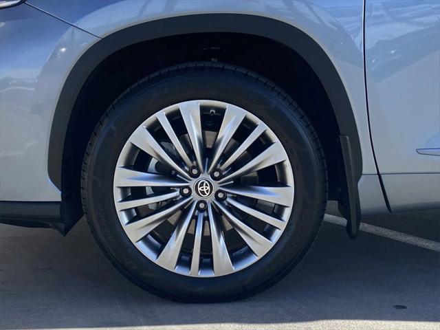 used 2020 Toyota Highlander car, priced at $32,949