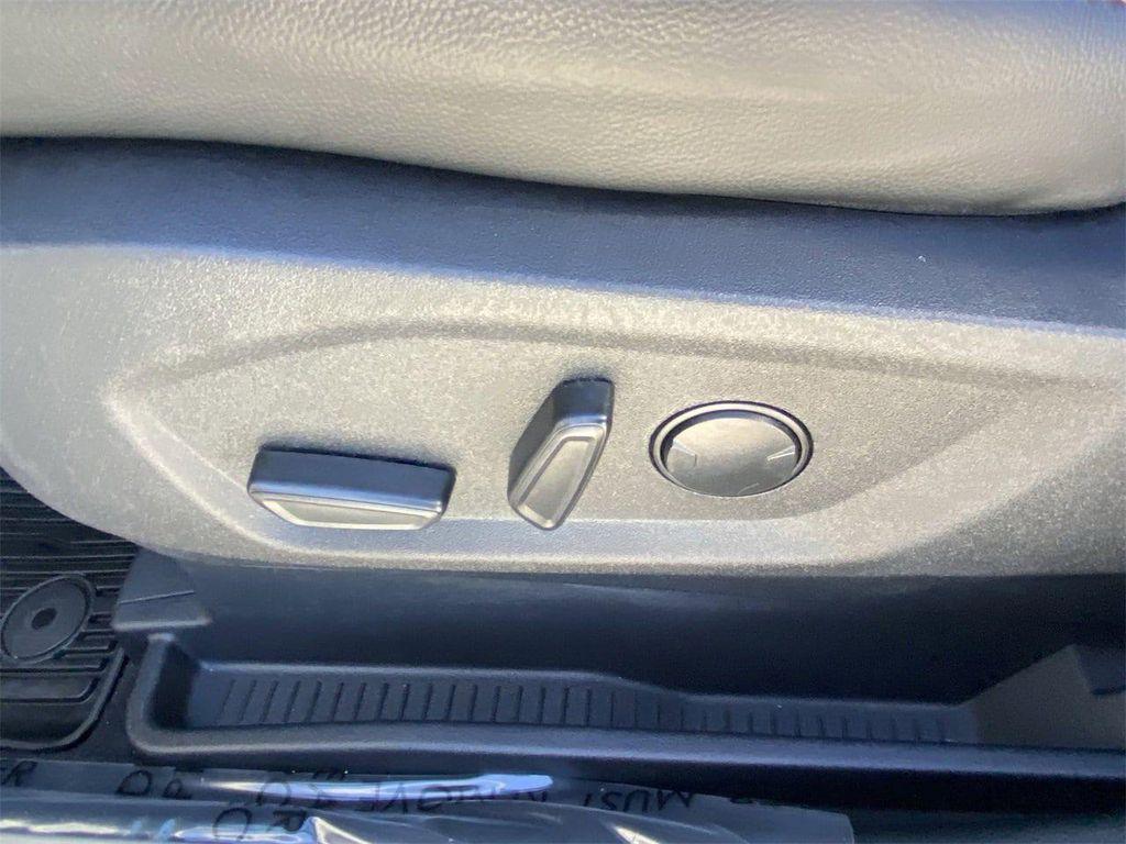 used 2024 Ford Edge car, priced at $30,921