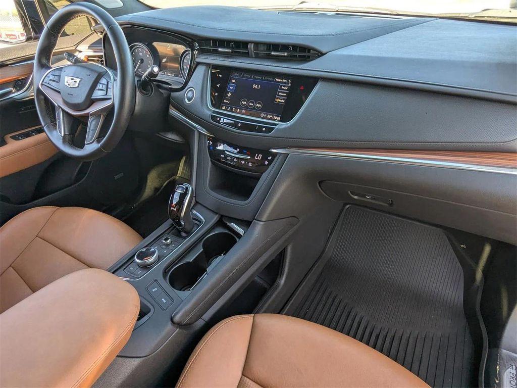 used 2021 Cadillac XT5 car, priced at $32,900