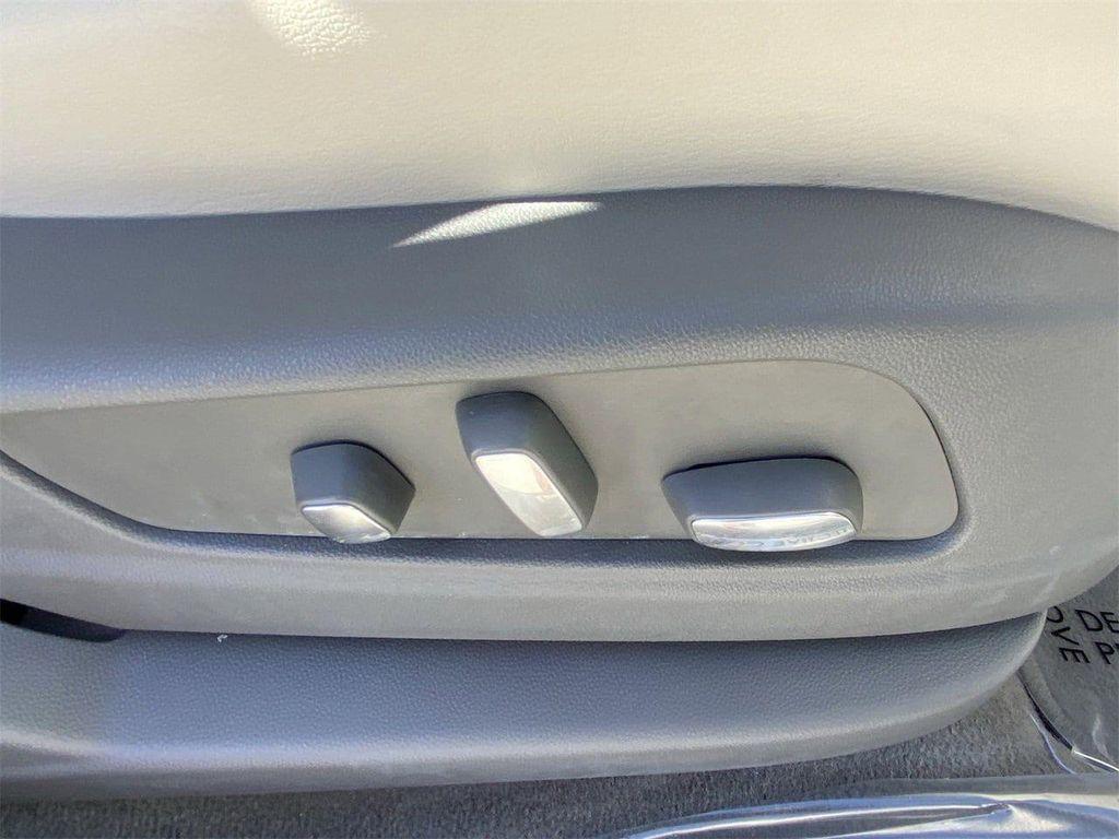 used 2024 Cadillac XT5 car, priced at $41,475