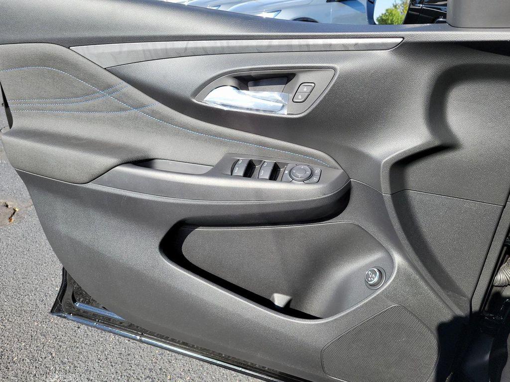 new 2025 Buick Envista car, priced at $27,065