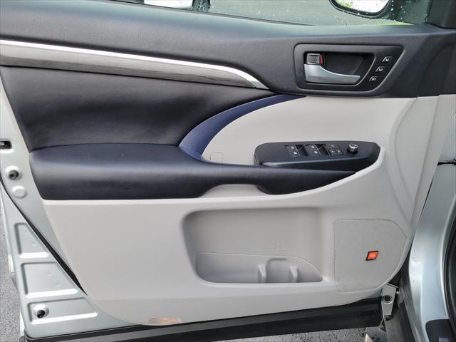 used 2019 Toyota Highlander car, priced at $30,745
