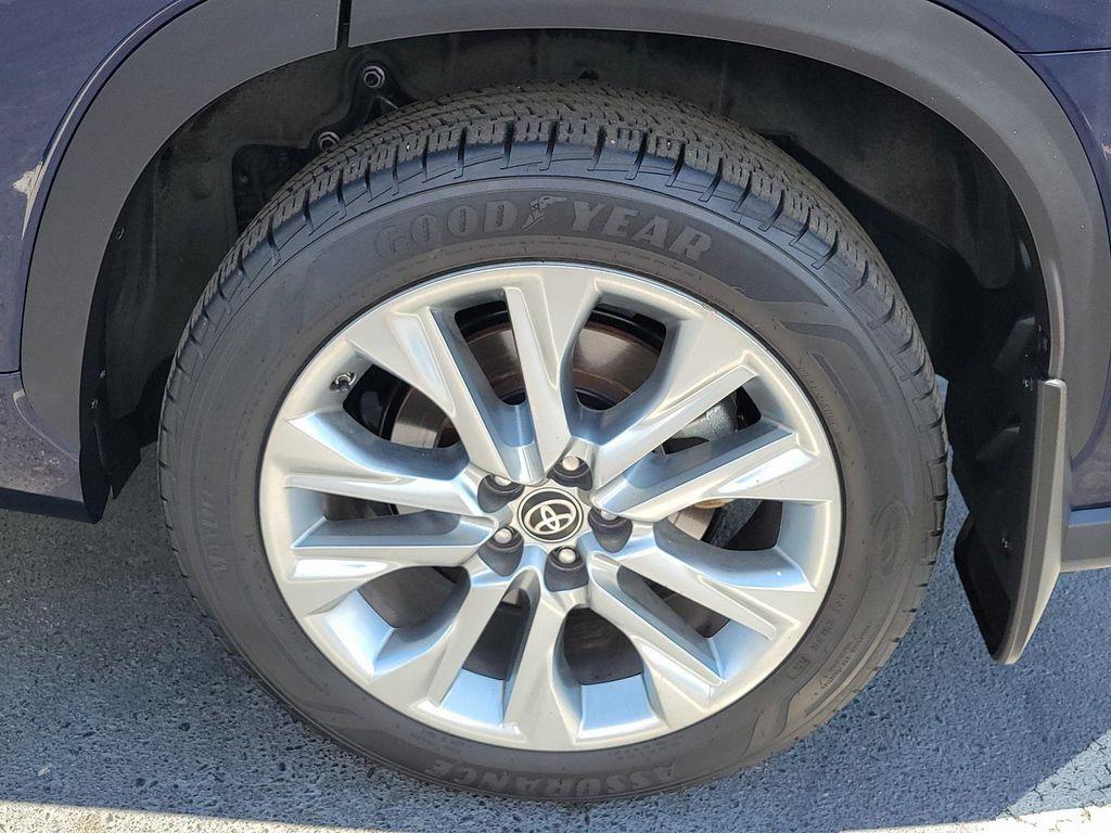 used 2021 Toyota Highlander car, priced at $31,650