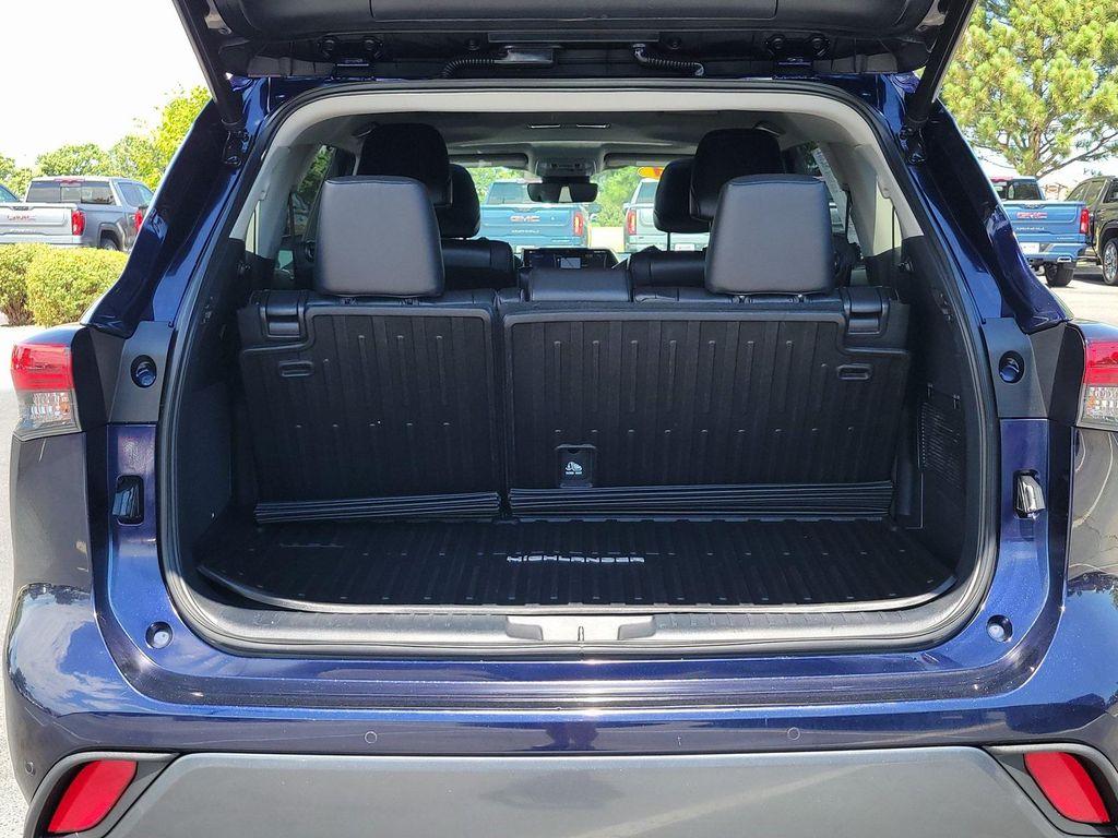 used 2021 Toyota Highlander car, priced at $31,650