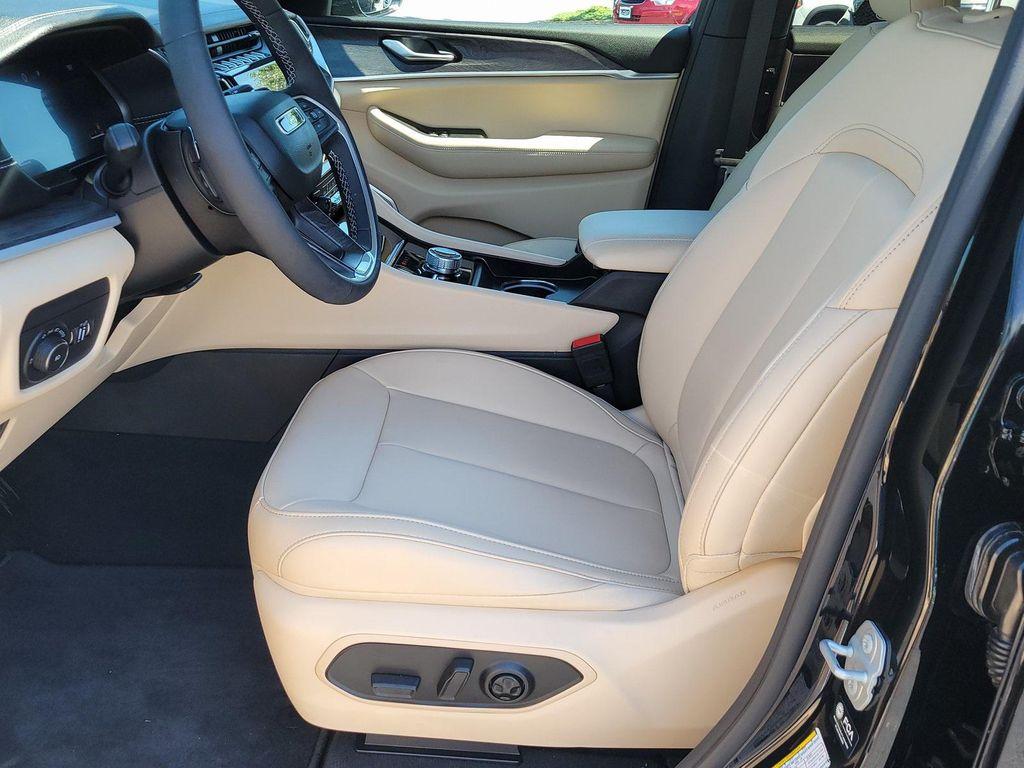 used 2025 Jeep Grand Cherokee L car, priced at $44,386