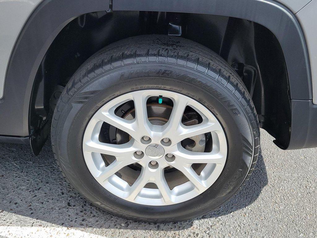 used 2017 Jeep Cherokee car, priced at $16,519