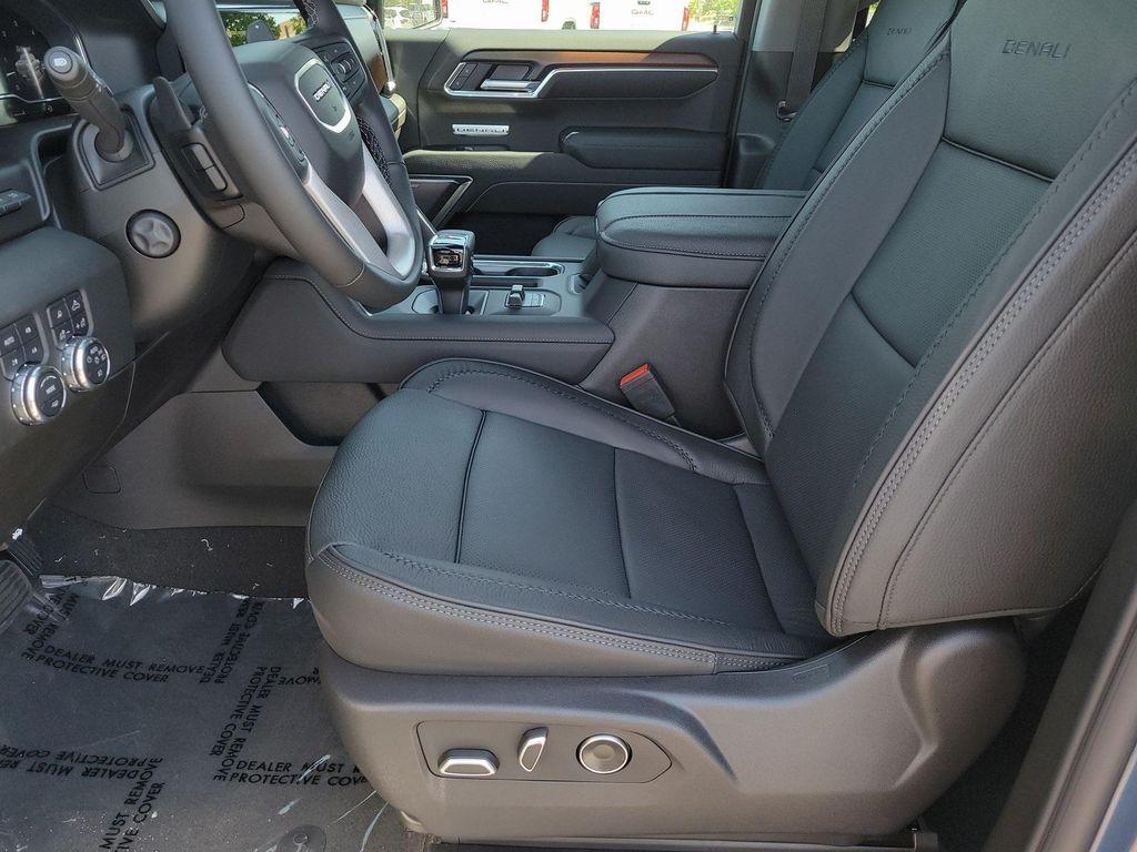new 2025 GMC Sierra 1500 car, priced at $70,395
