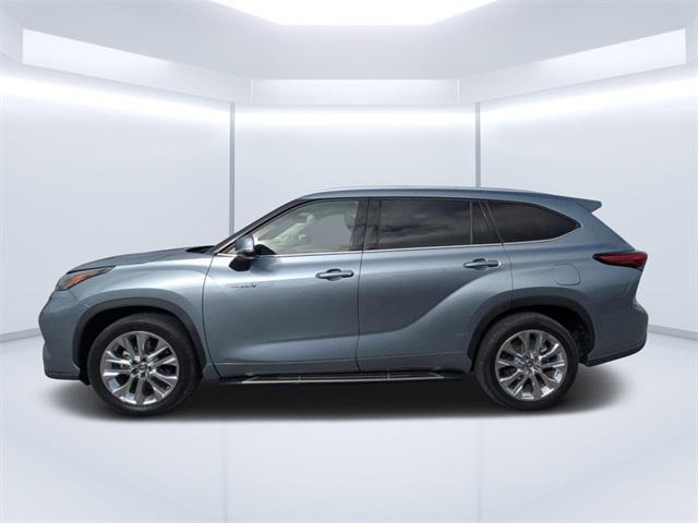 used 2020 Toyota Highlander Hybrid car, priced at $33,995