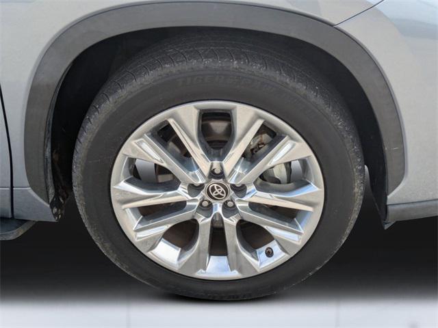 used 2020 Toyota Highlander Hybrid car, priced at $33,995