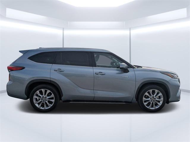 used 2020 Toyota Highlander Hybrid car, priced at $33,995