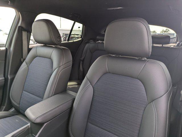 new 2025 Buick Envista car, priced at $25,600