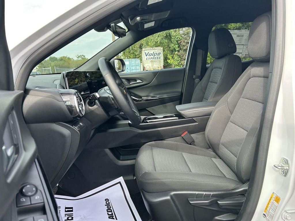 new 2025 Chevrolet Equinox car, priced at $33,680