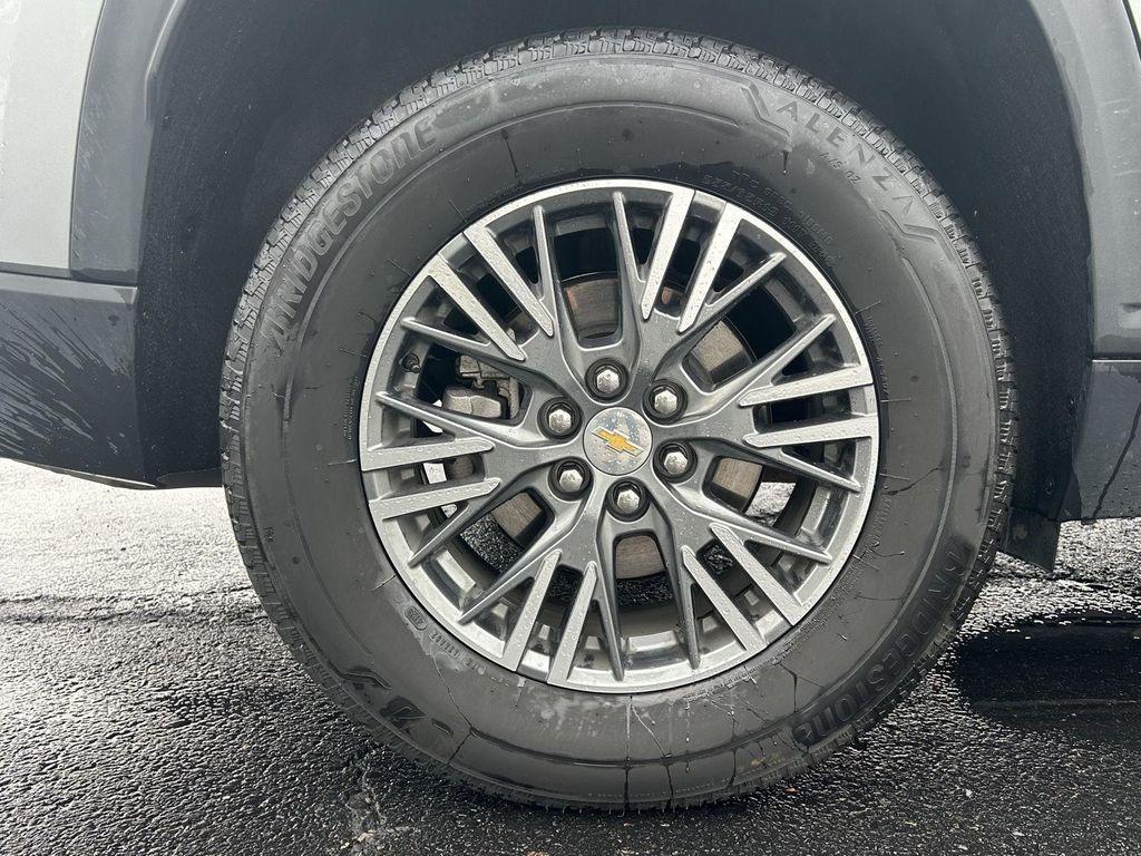 used 2025 Chevrolet Traverse car, priced at $36,998