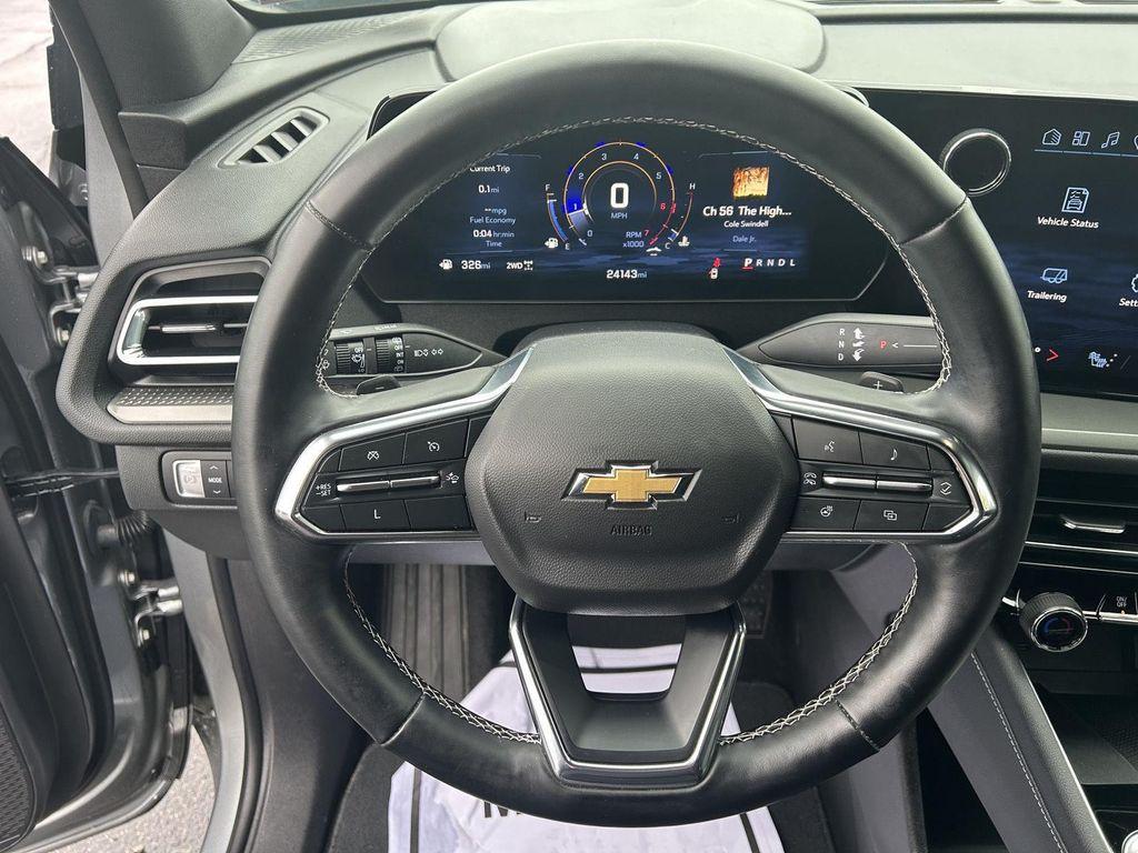 used 2025 Chevrolet Traverse car, priced at $36,998