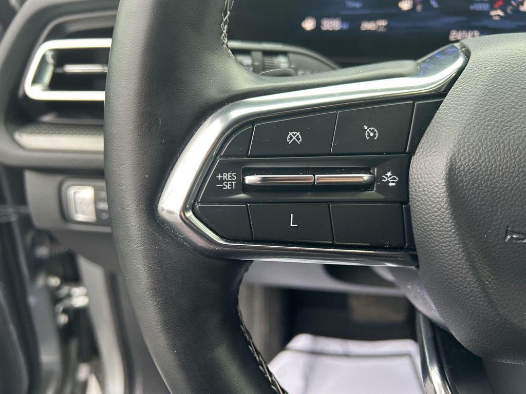 used 2025 Chevrolet Traverse car, priced at $36,998