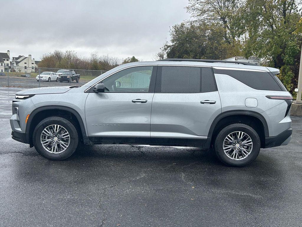 used 2025 Chevrolet Traverse car, priced at $36,998