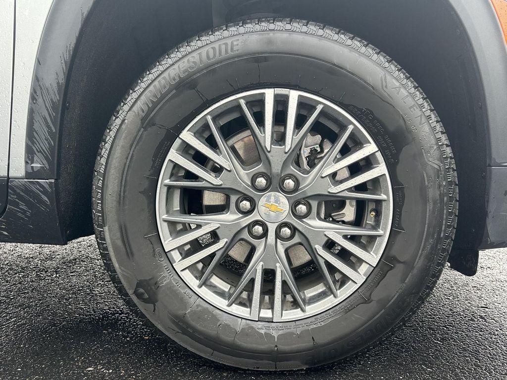 used 2025 Chevrolet Traverse car, priced at $36,998