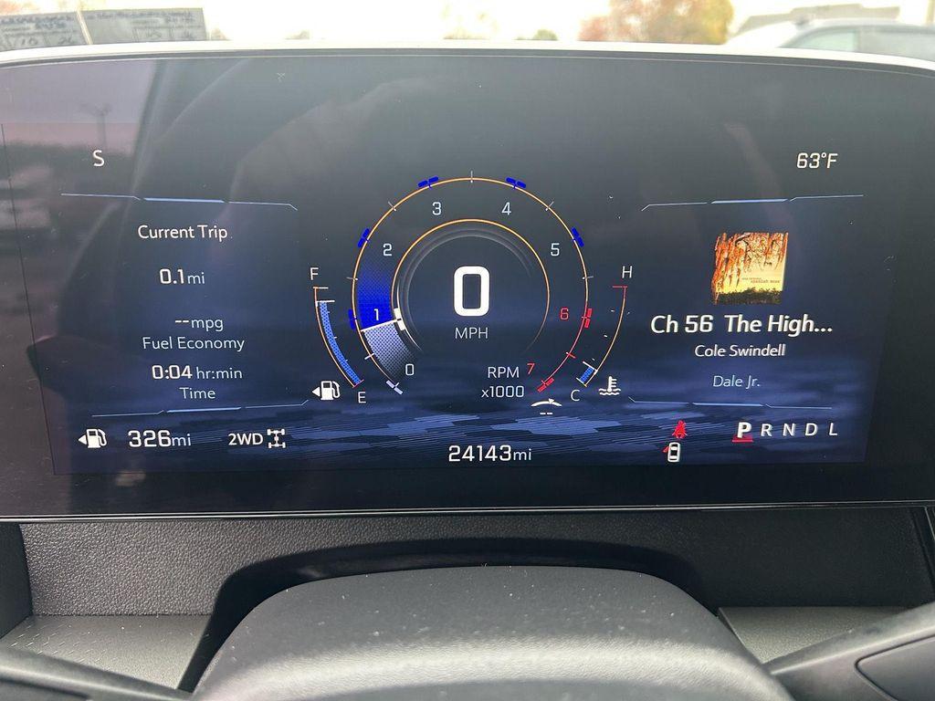 used 2025 Chevrolet Traverse car, priced at $36,998