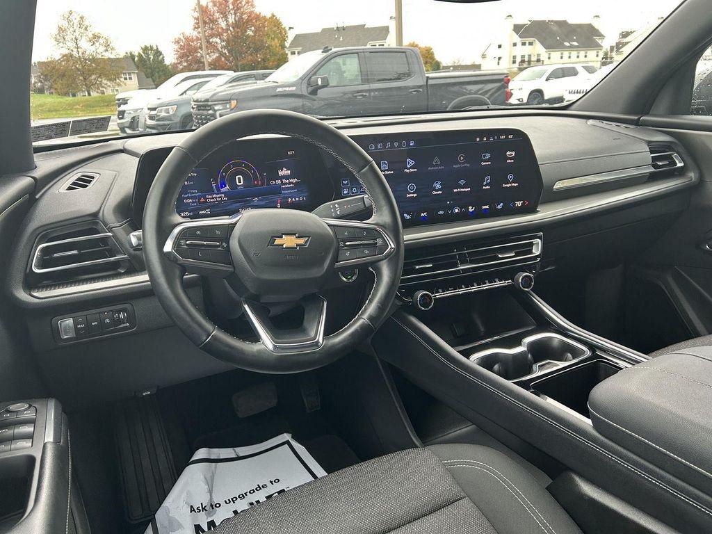 used 2025 Chevrolet Traverse car, priced at $36,998