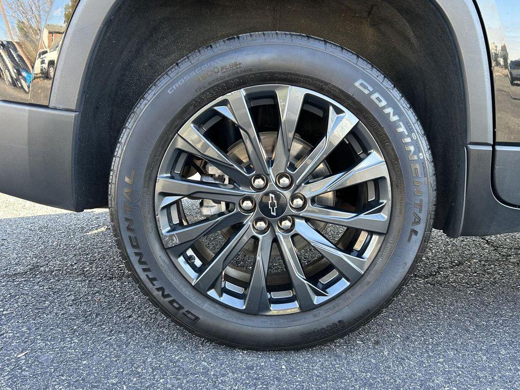 used 2023 Chevrolet Traverse car, priced at $37,498