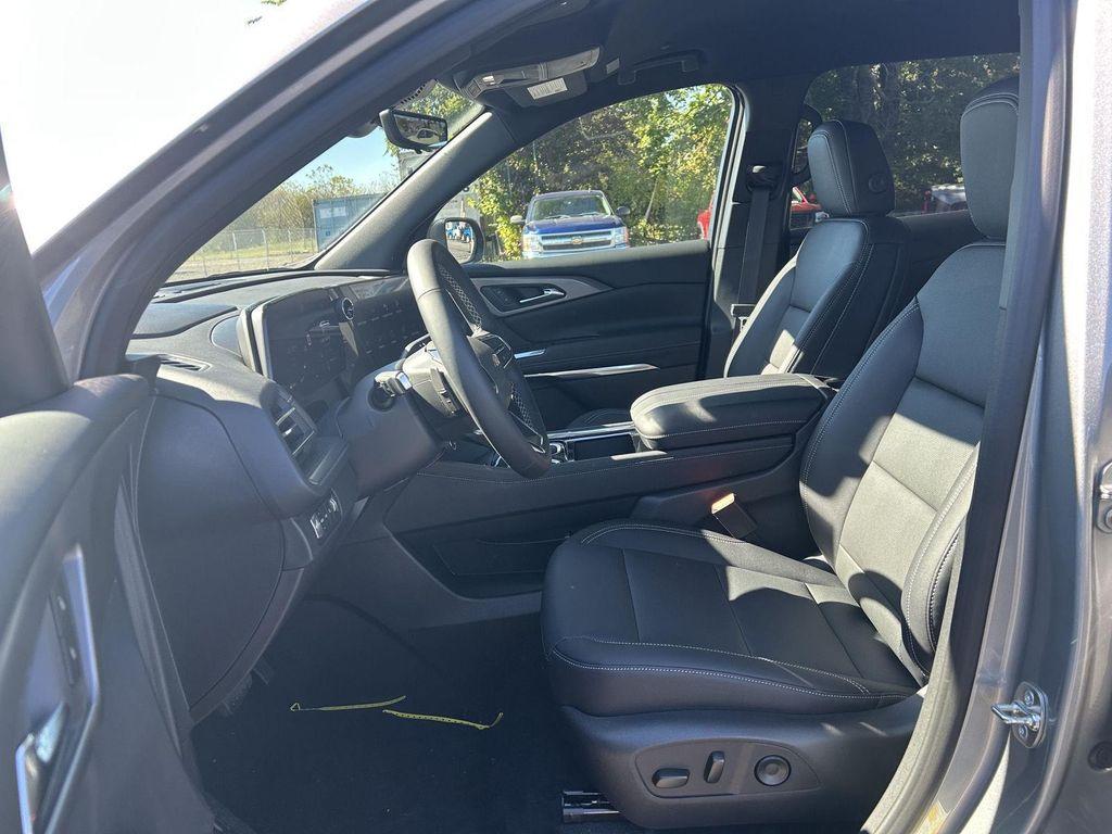 new 2026 Chevrolet Traverse car, priced at $47,215