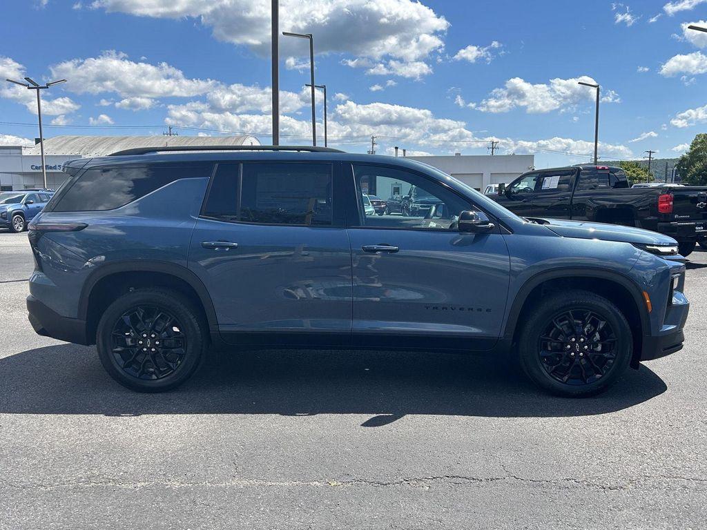 new 2025 Chevrolet Traverse car, priced at $45,880