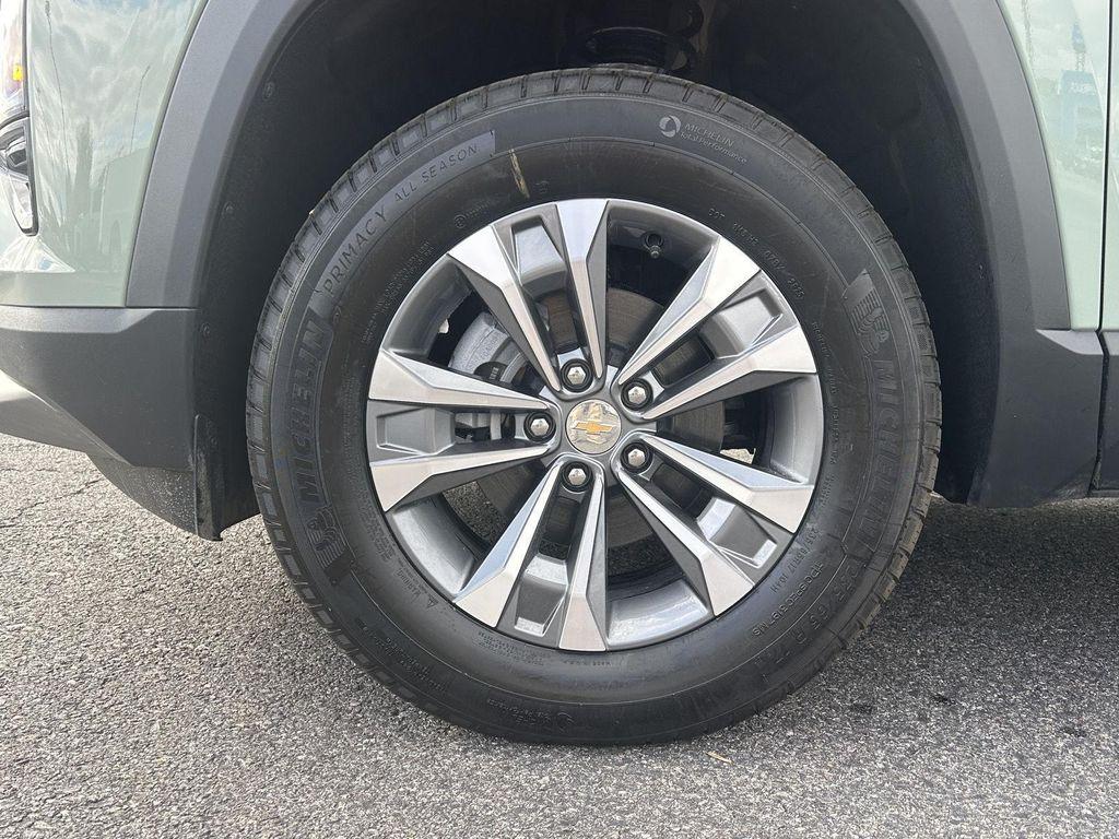 new 2026 Chevrolet Equinox car, priced at $37,135