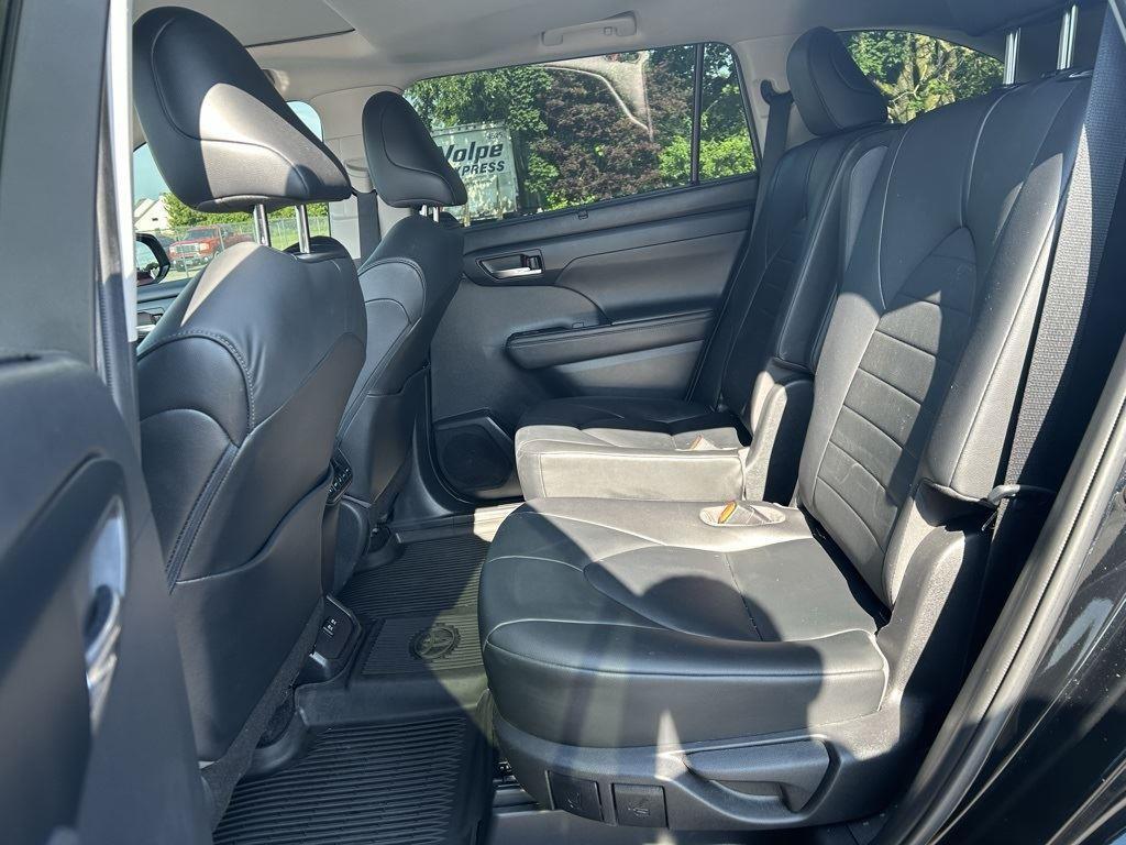 used 2020 Toyota Highlander car, priced at $31,550